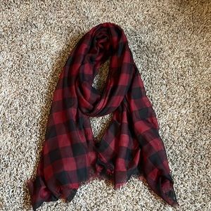Lightweight checked scarf